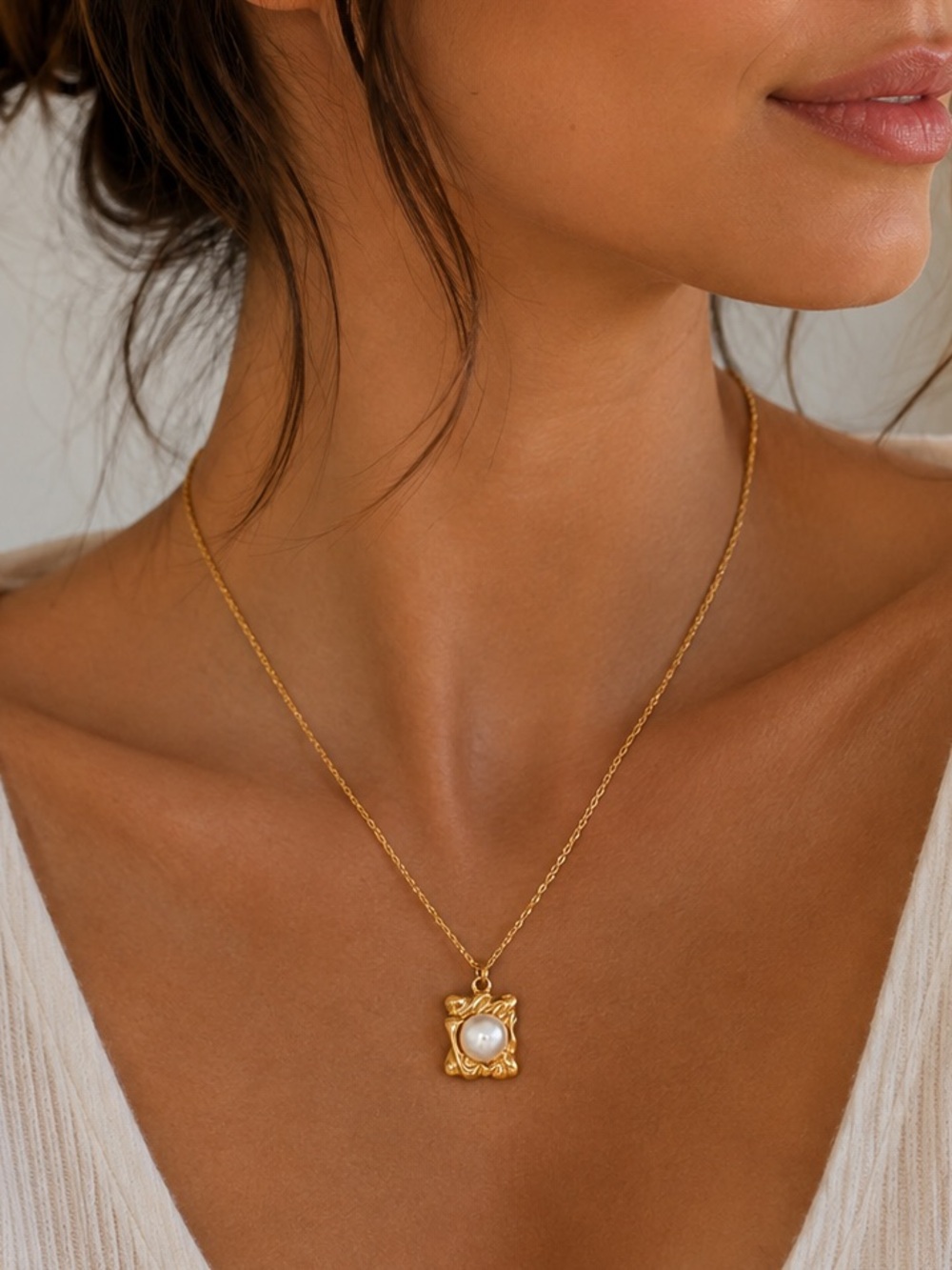 18K Gold Plated Pearl Pendant Necklace - Picture 2 of 7